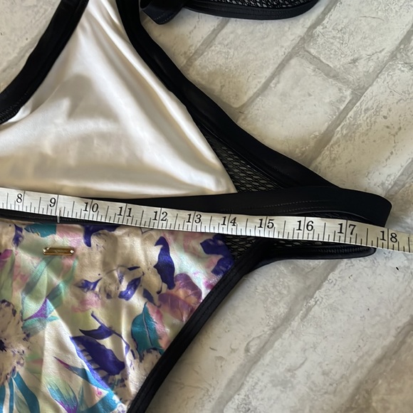 NWT Victoria's Secret One-Piece Strappy Monokini Tropical Mesh Swimsuit size L - Picture 16 of 16